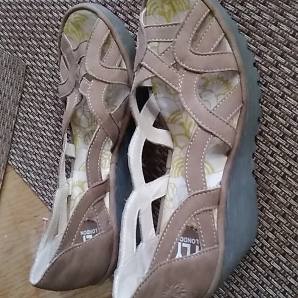 Fly London Yadi Tan Wedge Yadi Fly Sandals